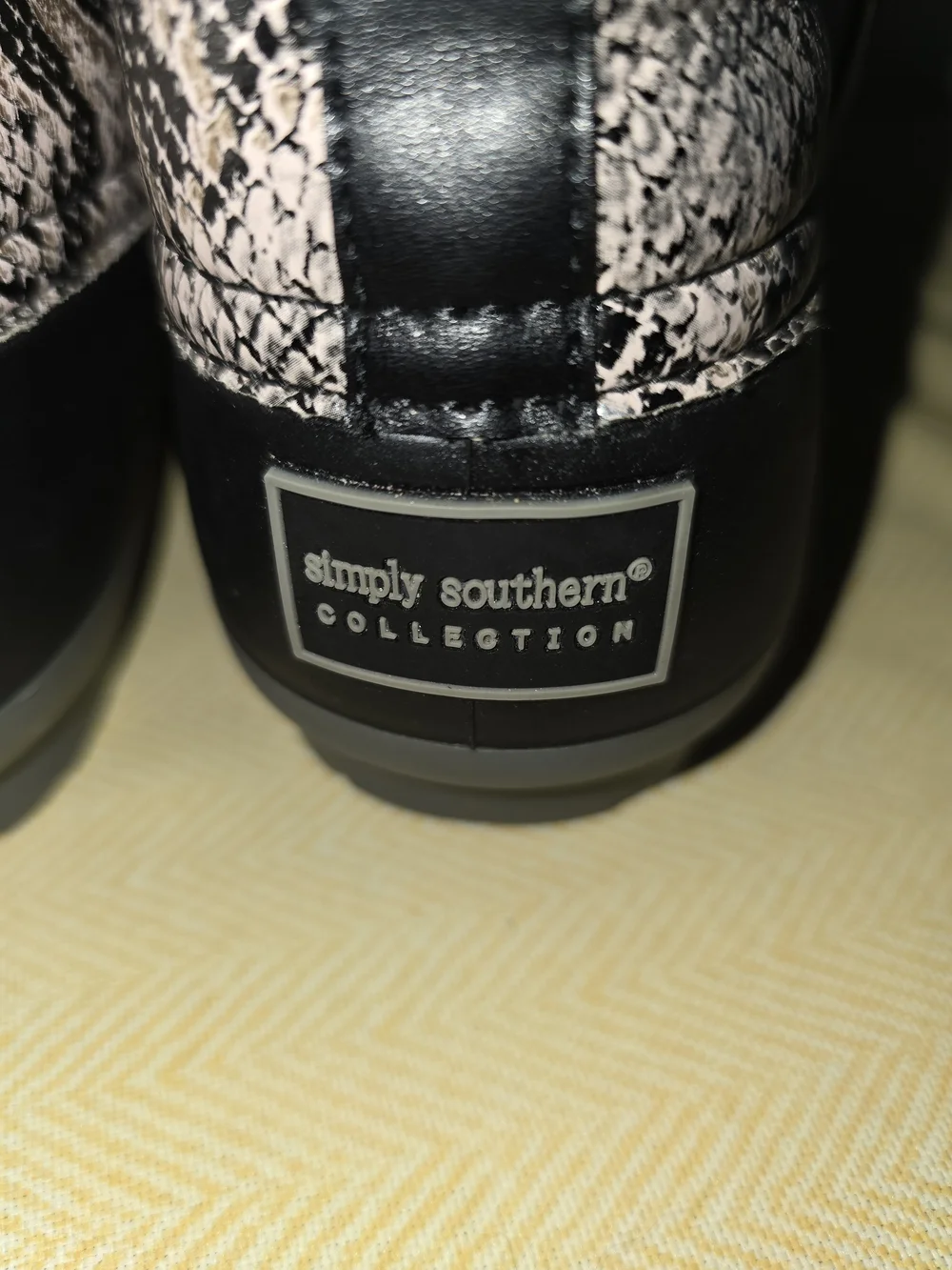 Simply Southern Snakeskin Print Duck Boots – Black & Cream Size 8